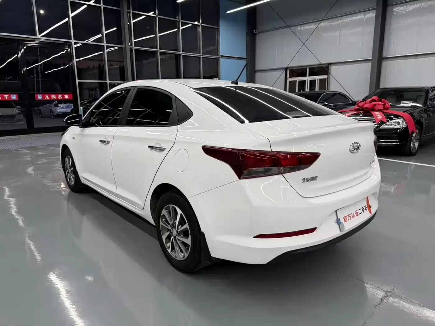 2016 Hyundai Verna 1.4L Automatic Sport — миниатюра 9