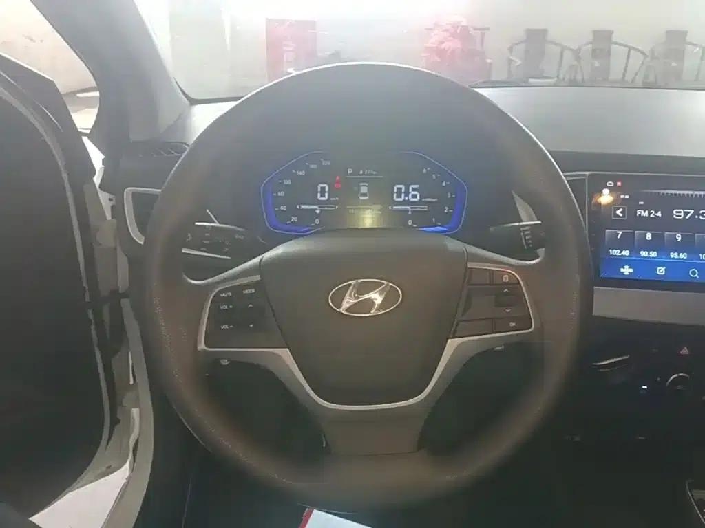 2020 Hyundai Verna 1.4L CVT TOP Elite Edition — миниатюра 11