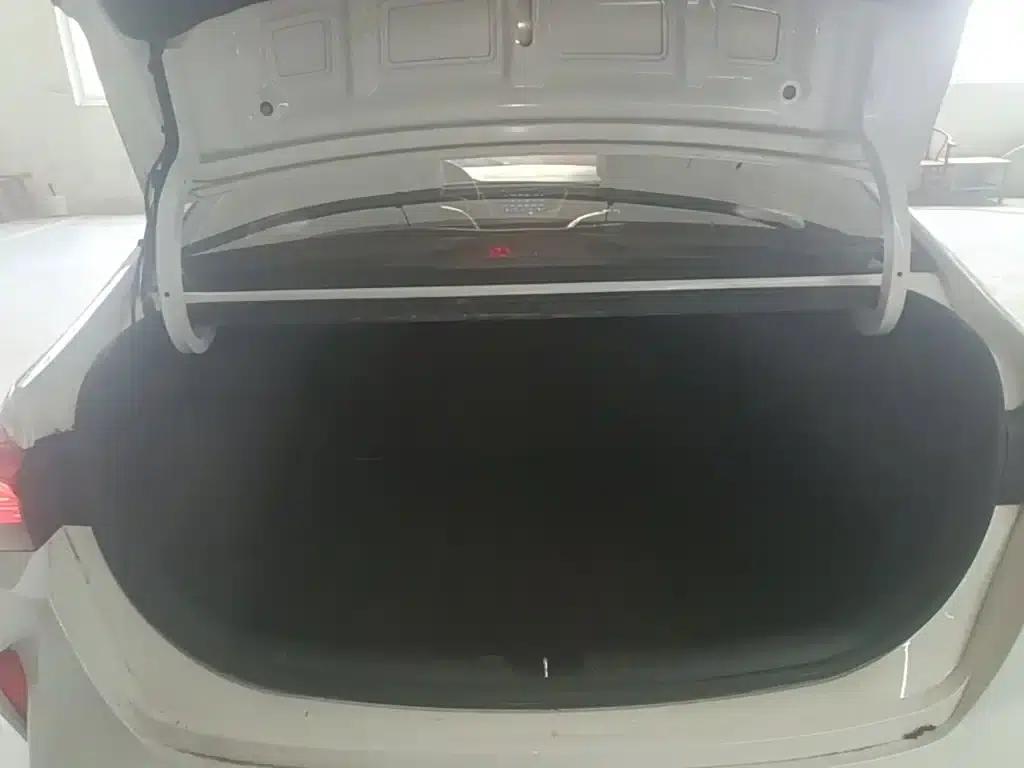 2020 Hyundai Verna 1.4L CVT TOP Elite Edition — миниатюра 19