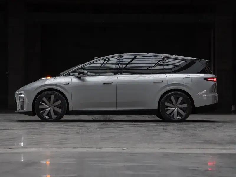 Li Auto i8 2025 Standard Edition — миниатюра 3