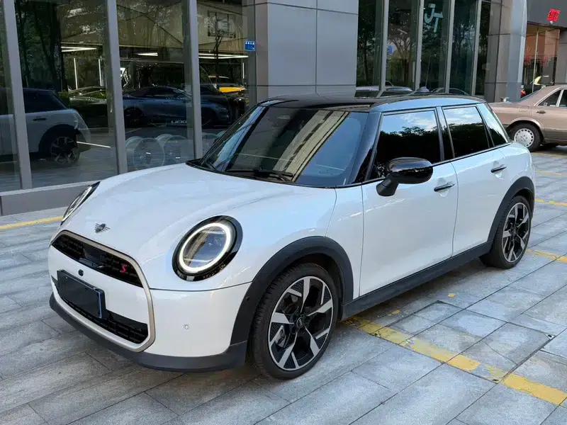 MINI 2025 2.0T COOPER S 5-Door Artist Edition — миниатюра 1