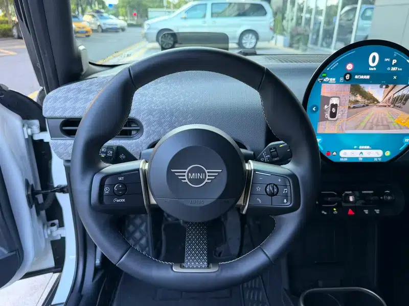 MINI 2025 2.0T COOPER S 5-Door Artist Edition — миниатюра 9