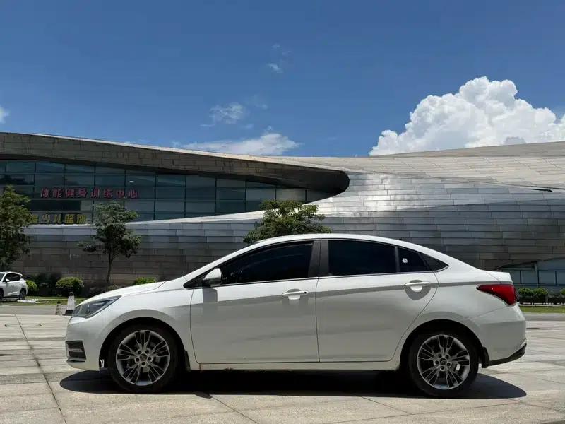 Chery Arrizo 5 2016 1.5L CVT Trendsetter Edition — миниатюра 4
