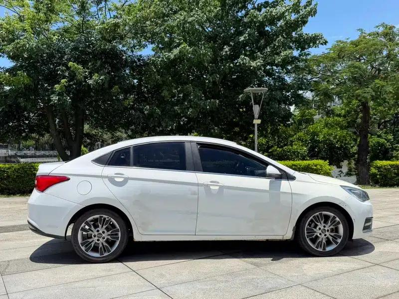 Chery Arrizo 5 2016 1.5L CVT Trendsetter Edition — миниатюра 8