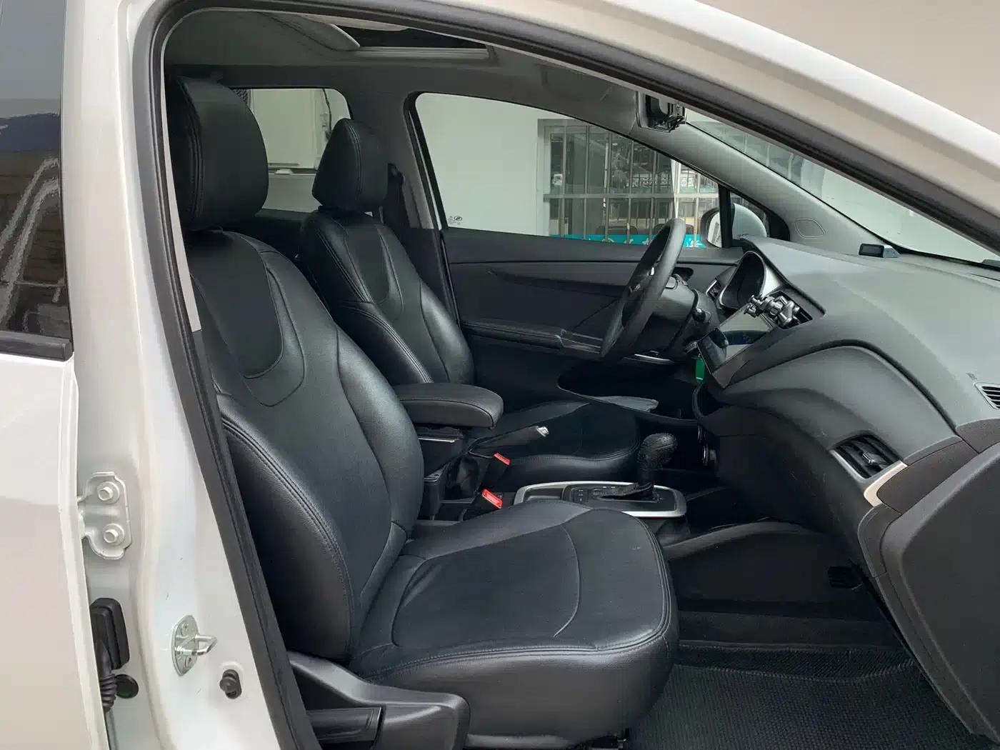 Chevrolet Aveo RV 2016 1.5L Automatic Smart Edition — миниатюра 9