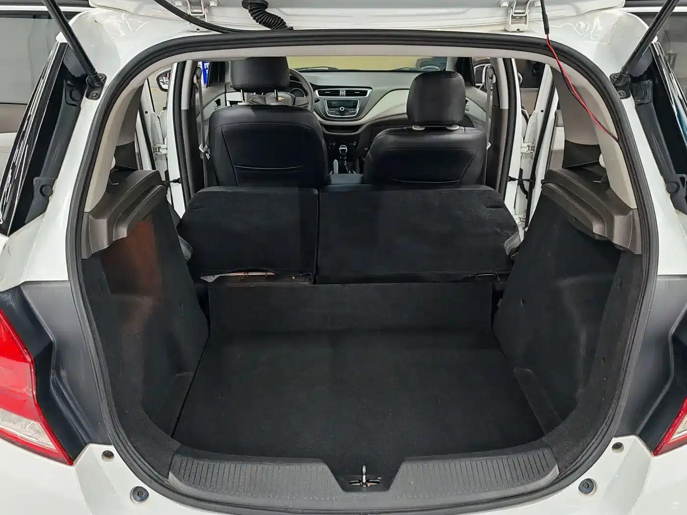 Chevrolet Aveo RV 2016 1.5L Manual Comfort Edition — миниатюра 5