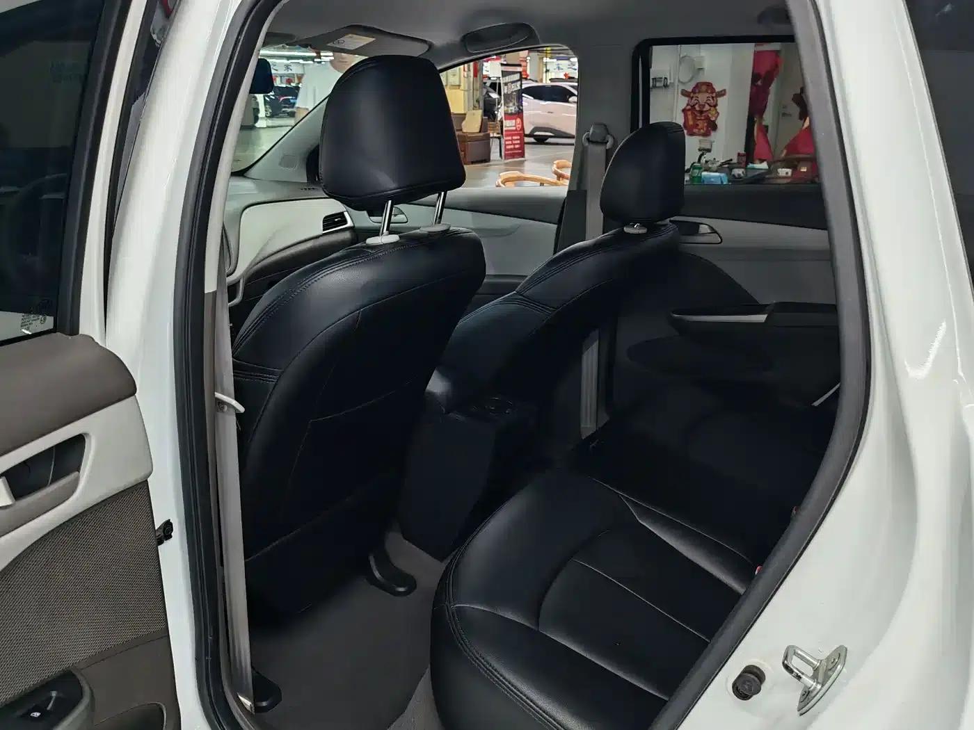 Chevrolet Aveo RV 2016 1.5L Manual Comfort Edition — миниатюра 6