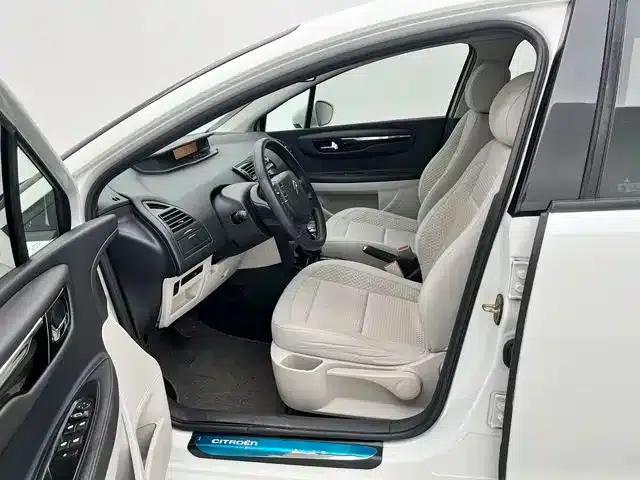 Sega 2014 VTS Edition 1.6L Automatic Premium Model — миниатюра 18