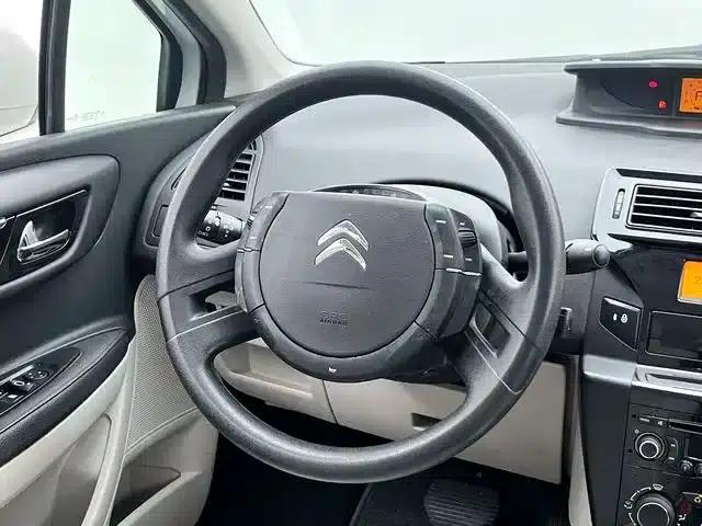 Sega 2014 VTS Edition 1.6L Automatic Premium Model — миниатюра 19