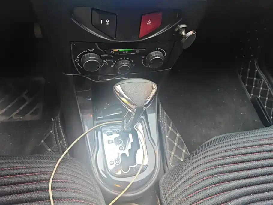 Citroën C4 2013 Sedan 2.0L Automatic Premium Edition — миниатюра 16