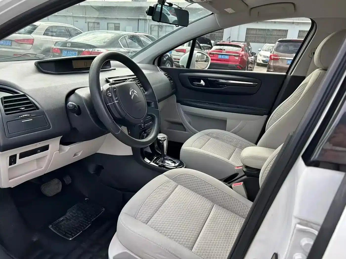 Citroën C4 2013 Sedan 1.6L Automatic Premium Edition — миниатюра 13