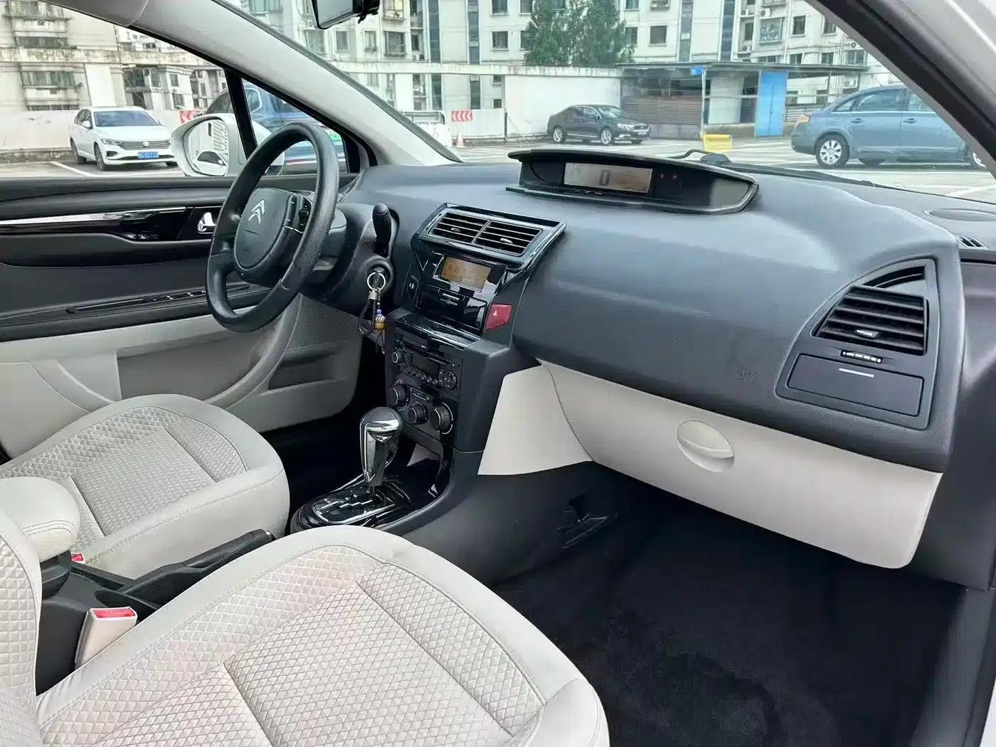 Citroën C4 2013 Sedan 1.6L Automatic Premium Edition — миниатюра 15
