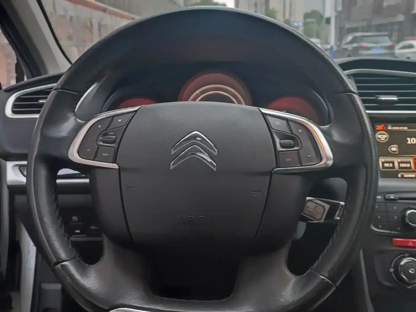 Citroën C4L 2015 1.8L Automatic Luxury Edition — миниатюра 17