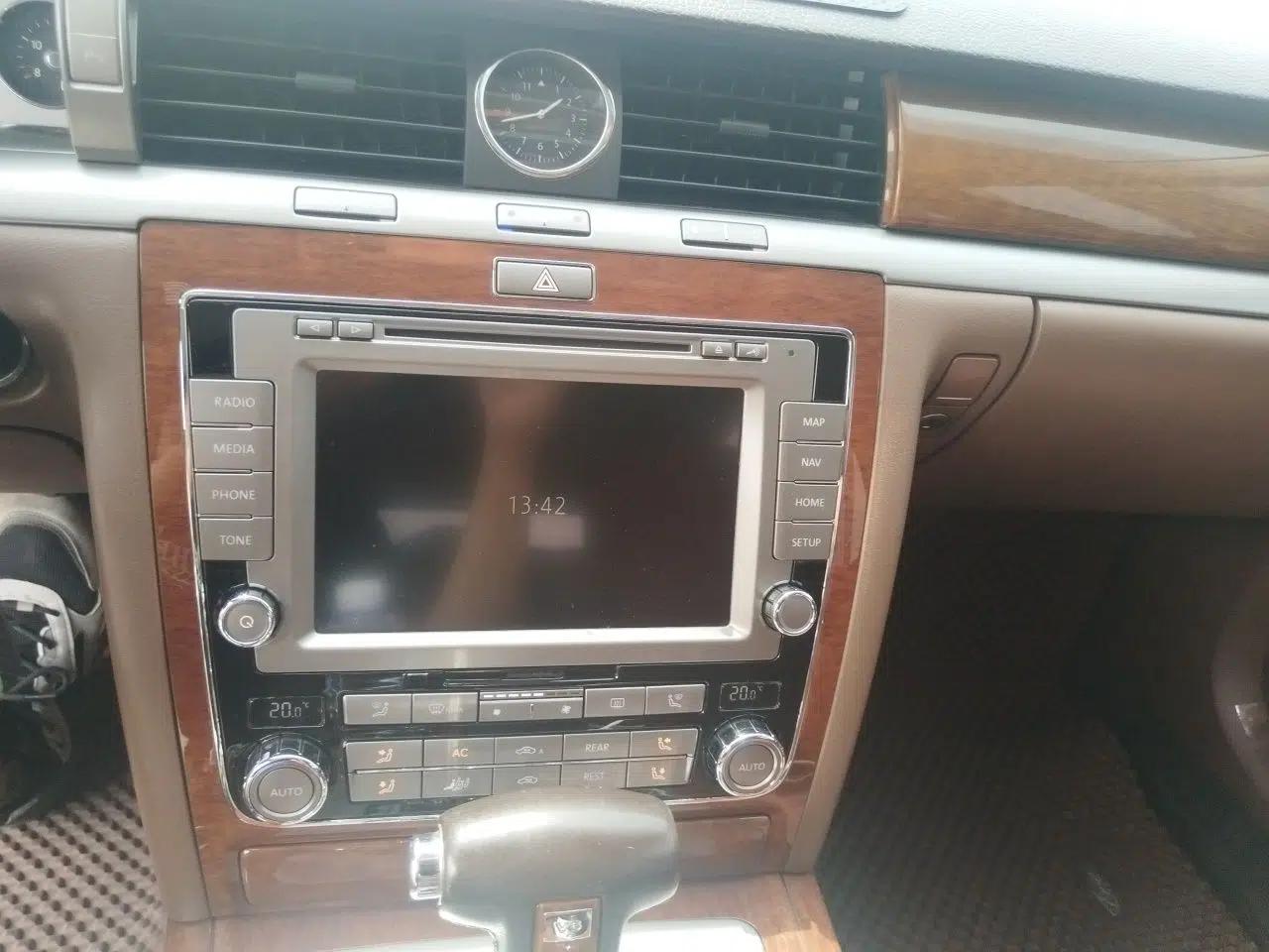 Volkswagen Phaeton 2012 3.0L Business Edition — миниатюра 13