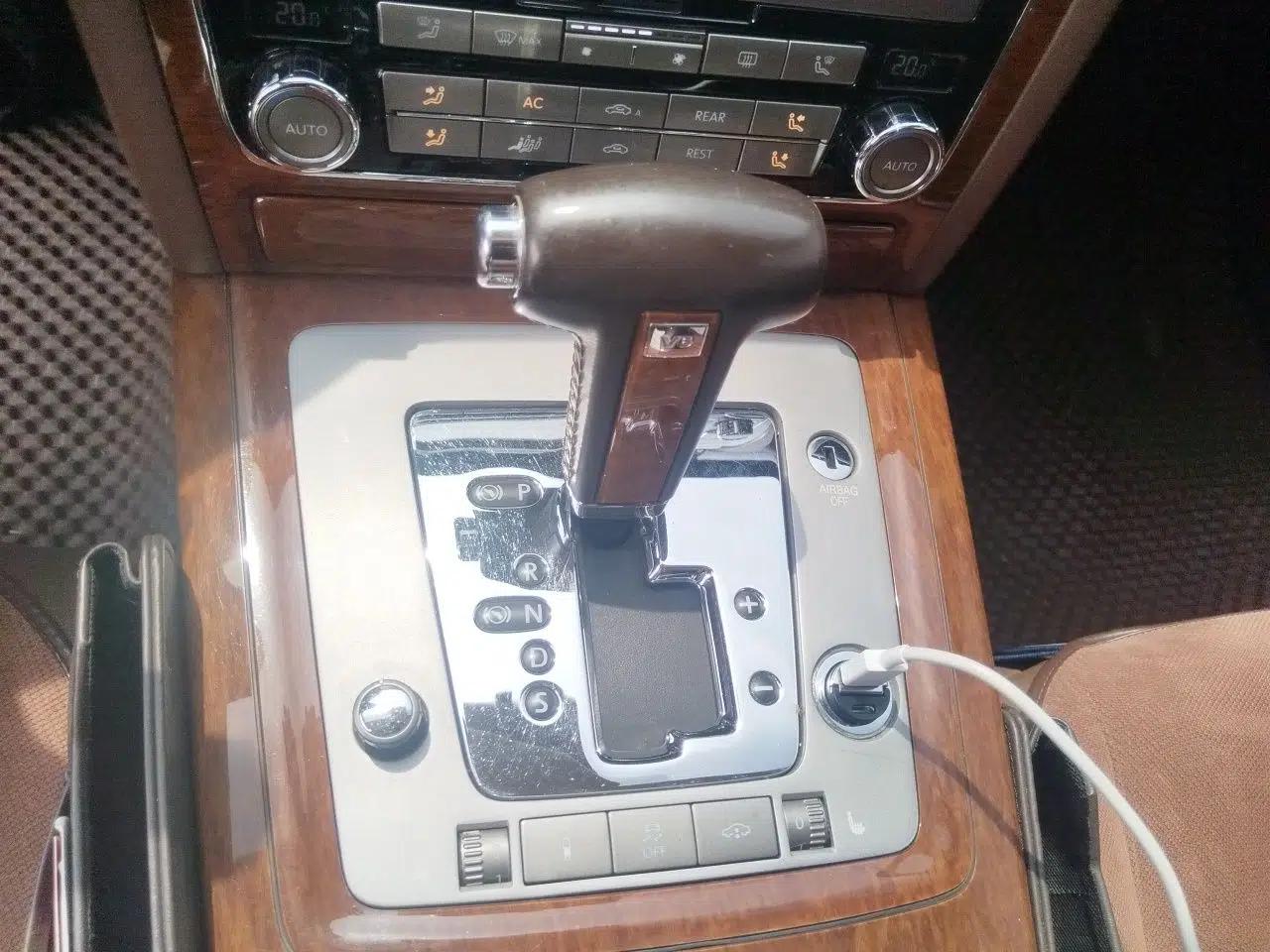 Volkswagen Phaeton 2012 3.0L Business Edition — миниатюра 14