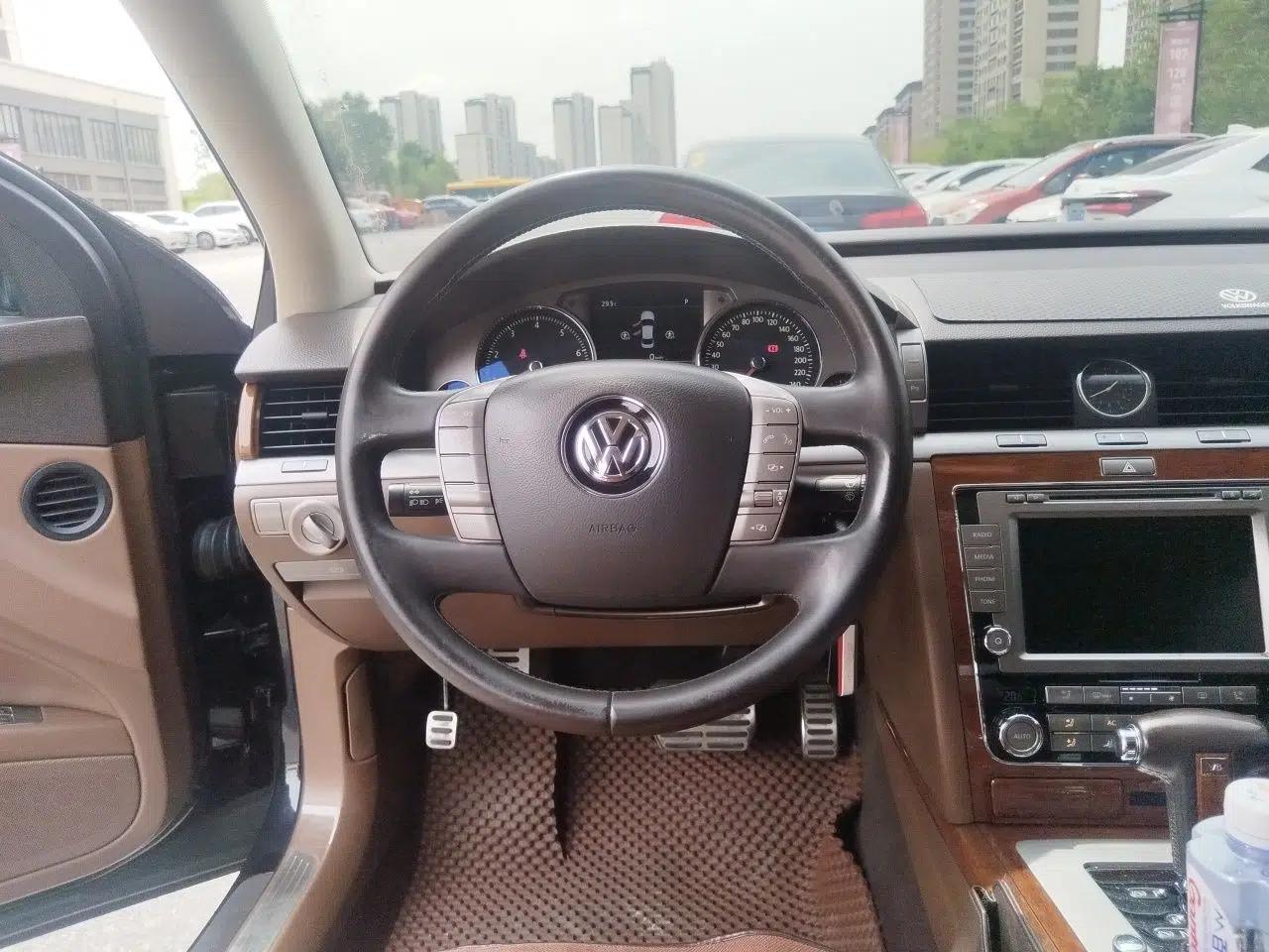 Volkswagen Phaeton 2012 3.0L Business Edition — миниатюра 10