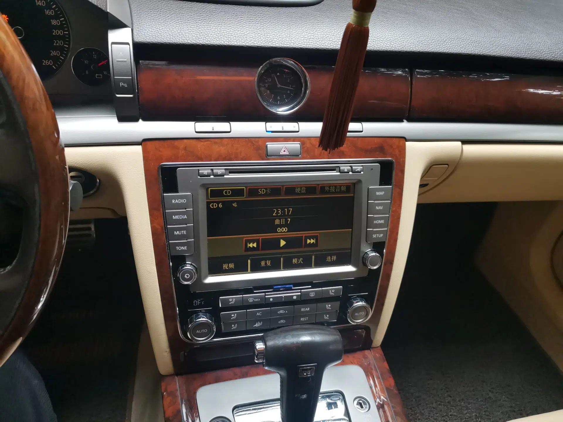 Volkswagen Phaeton 2011 3.6L V6 5-Seater Extended Comfort Version — миниатюра 13