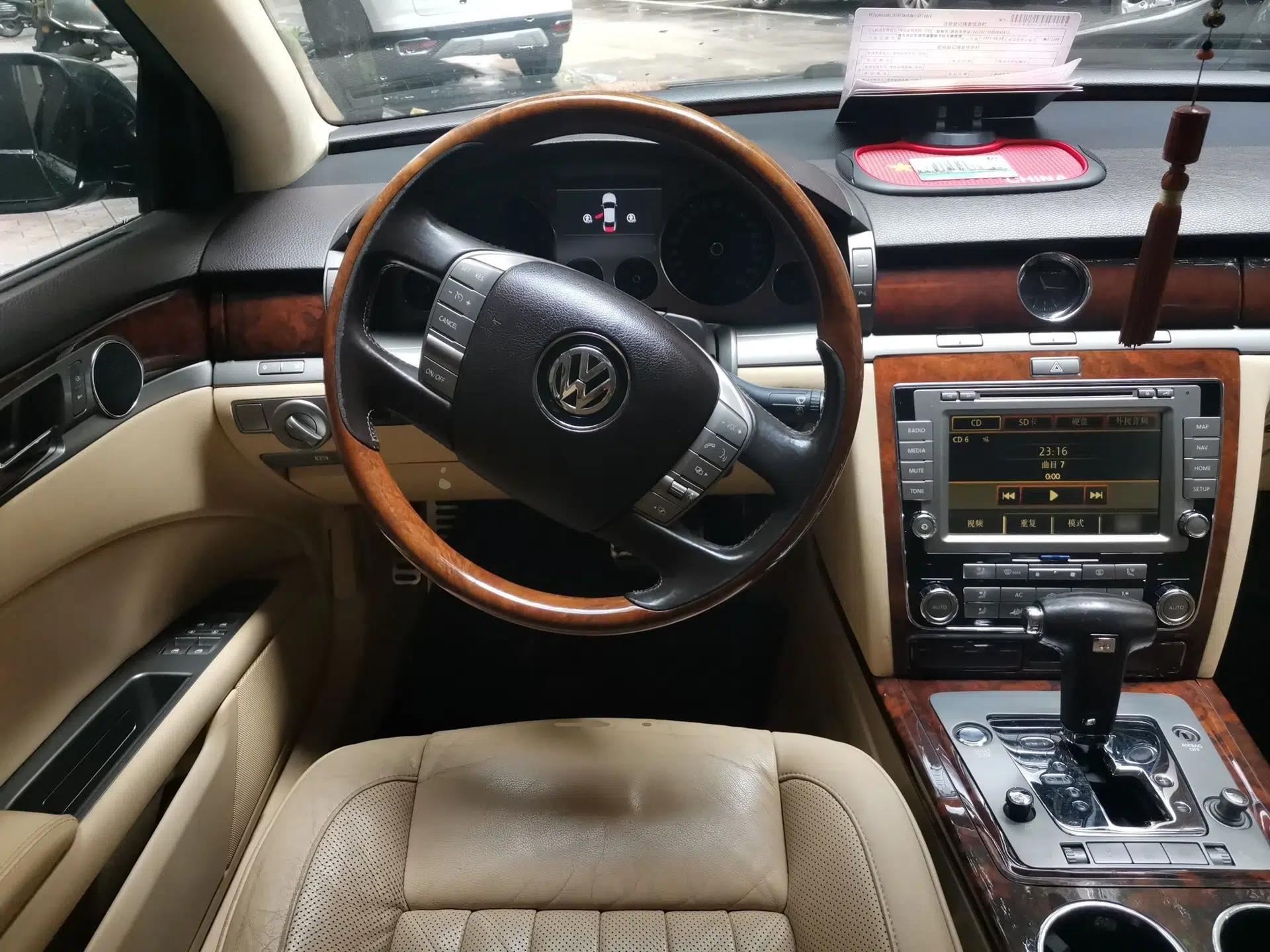 Volkswagen Phaeton 2011 3.6L V6 5-Seater Extended Comfort Version — миниатюра 10