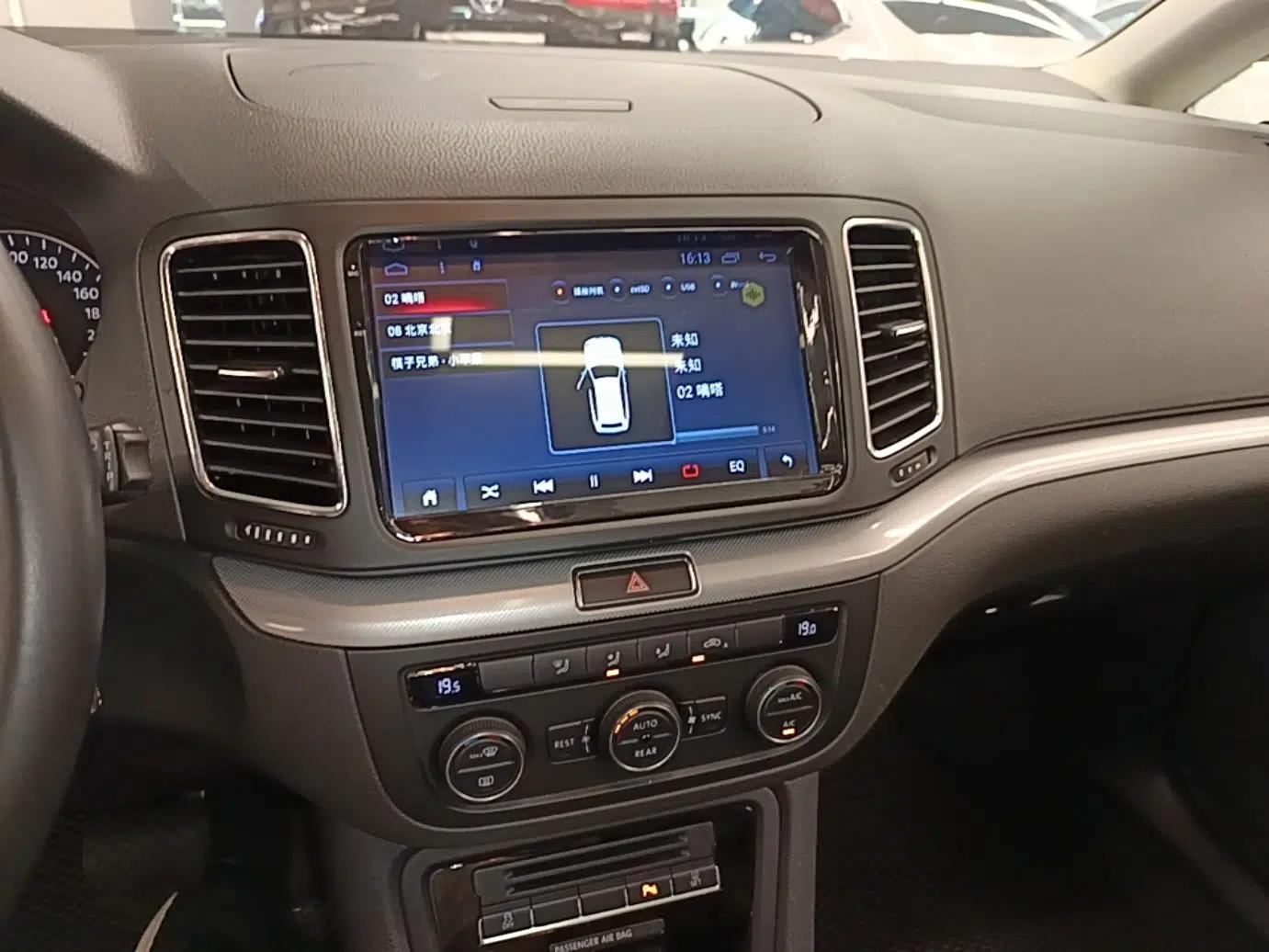 Volkswagen Sharan 2013 1.8TSI Standard Model — миниатюра 15
