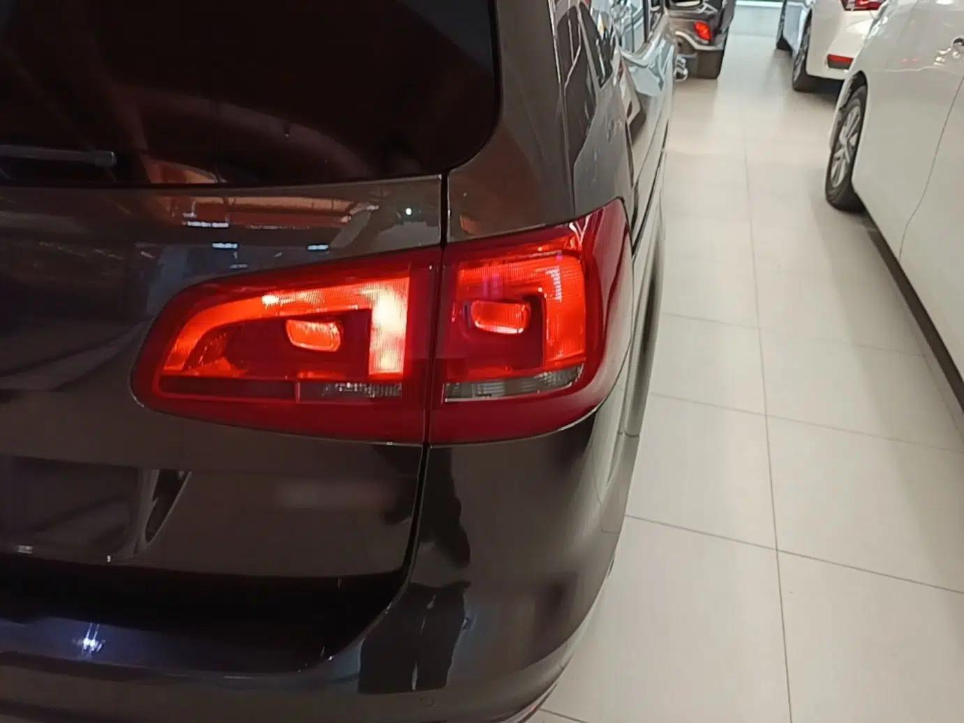 Volkswagen Sharan 2013 1.8TSI Standard Model — миниатюра 9