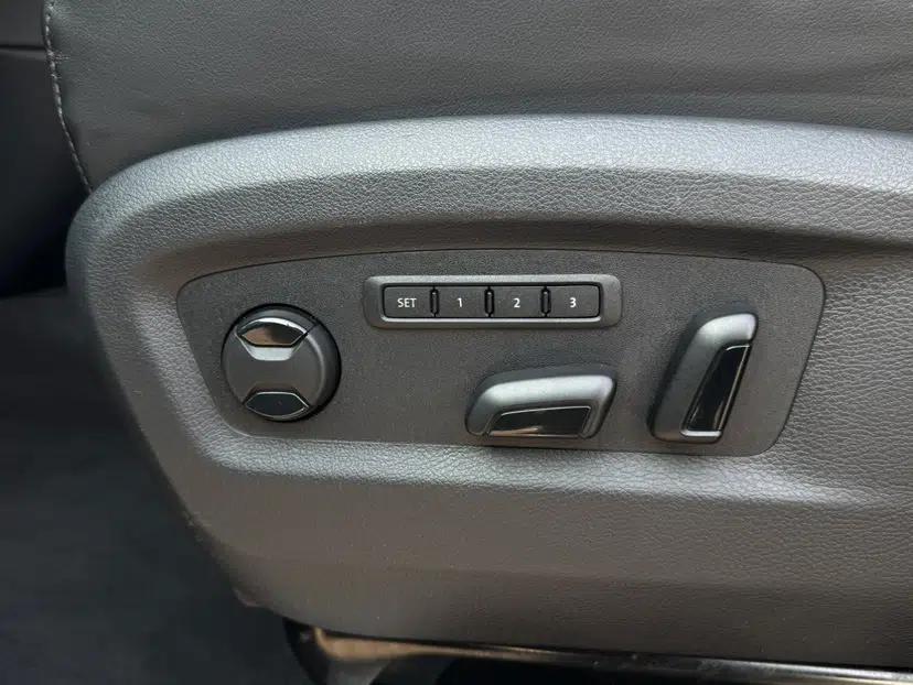 Volkswagen Multivan 2017 2.0 TSI 4x4 Prestige Edition 7-Seater — миниатюра 23