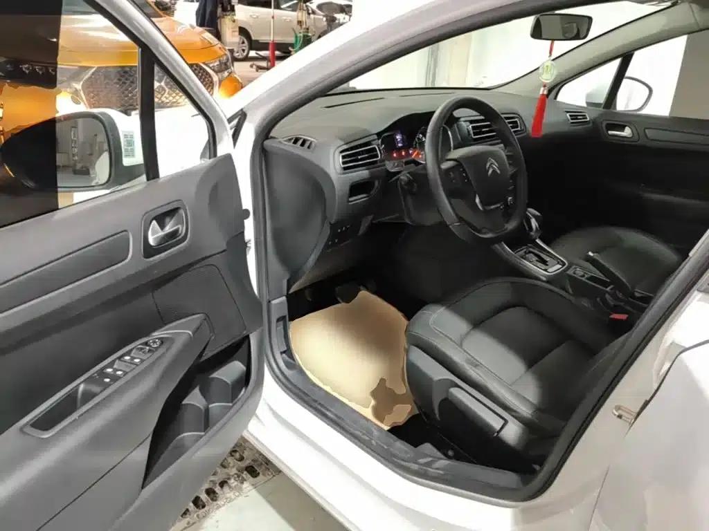 Citroën C4 2018 1.6L Automatic Luxury — миниатюра 16