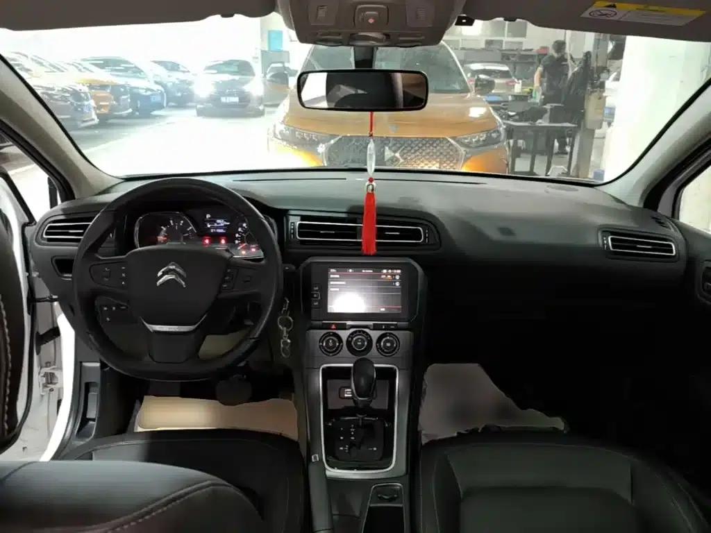 Citroën C4 2018 1.6L Automatic Luxury — миниатюра 10