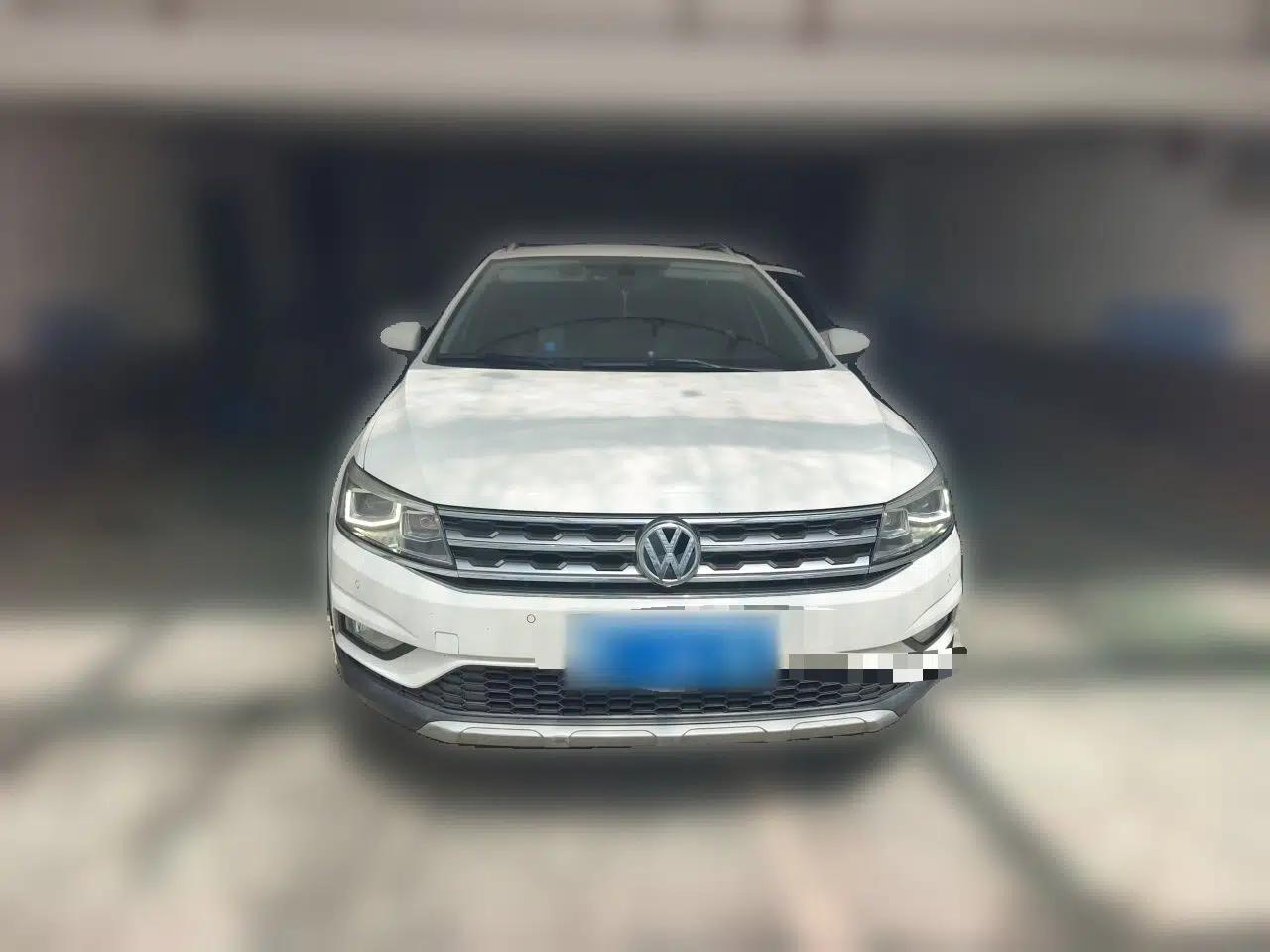 Volkswagen Cross Lavida 2016 1.6L Automatic Luxury Edition — миниатюра 2