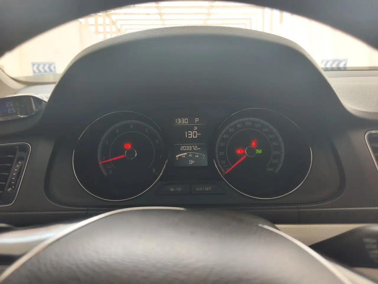 Volkswagen Cross Lavida 2016 1.6L Automatic Luxury Edition — миниатюра 11