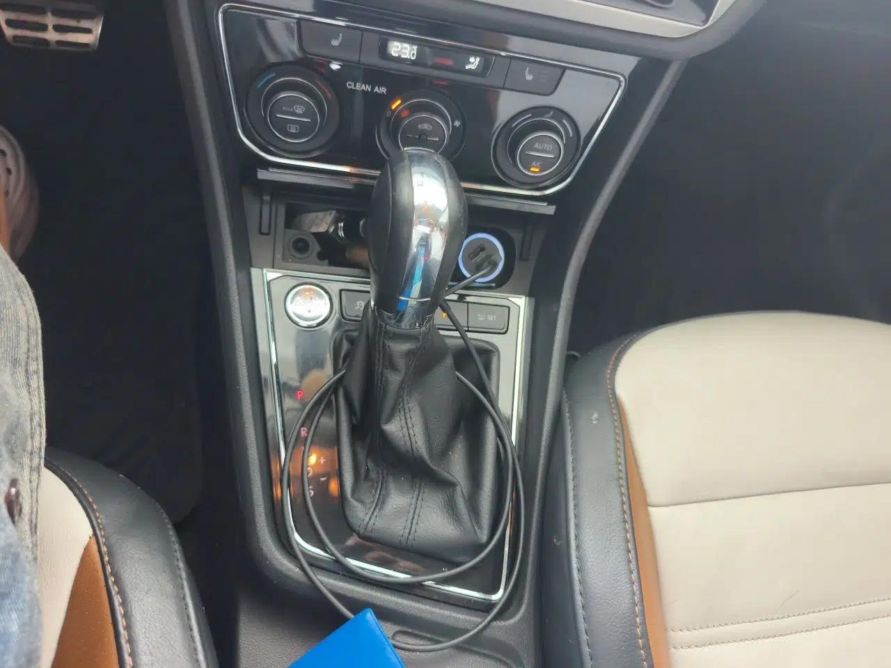 Volkswagen Cross Lavida 2016 1.6L Automatic Luxury Edition — миниатюра 14