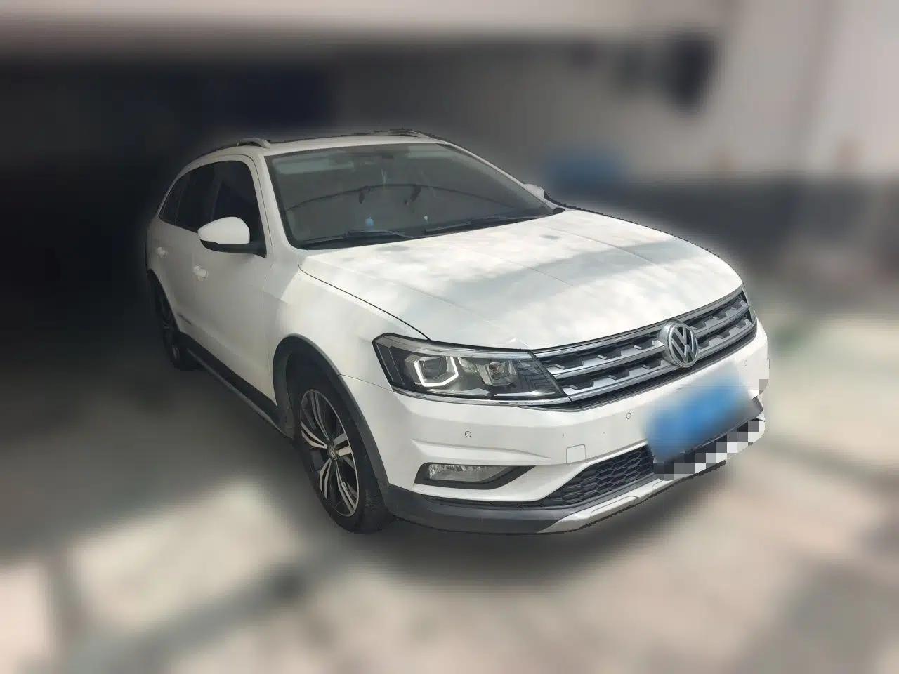 Volkswagen Cross Lavida 2016 1.6L Automatic Luxury Edition — миниатюра 3