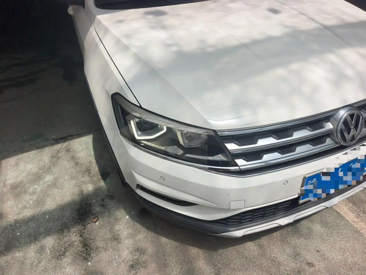 Volkswagen Cross Lavida 2016 1.6L Automatic Luxury Edition — миниатюра 7
