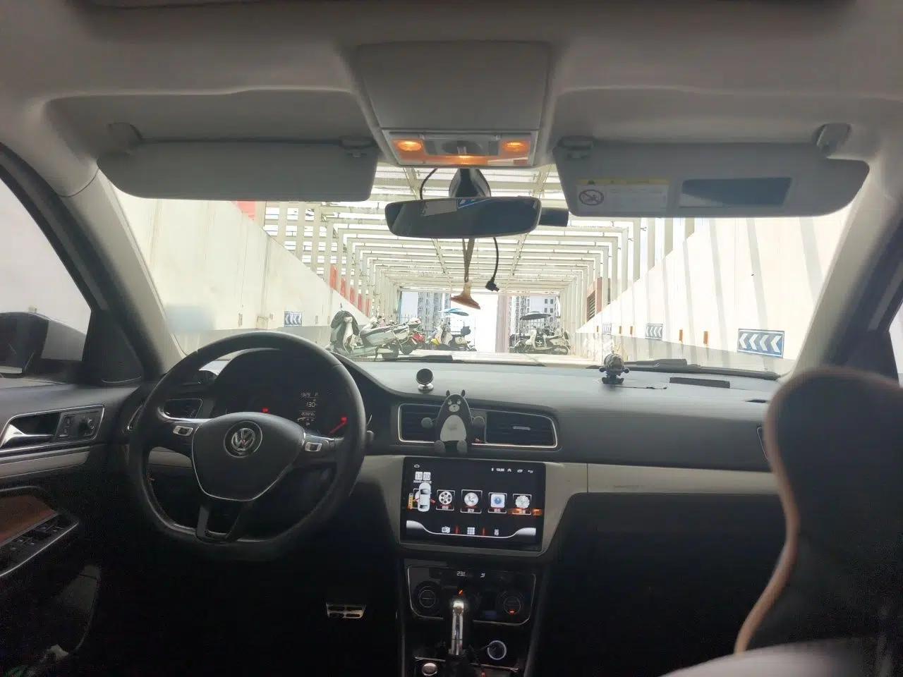 Volkswagen Cross Lavida 2016 1.6L Automatic Luxury Edition — миниатюра 9