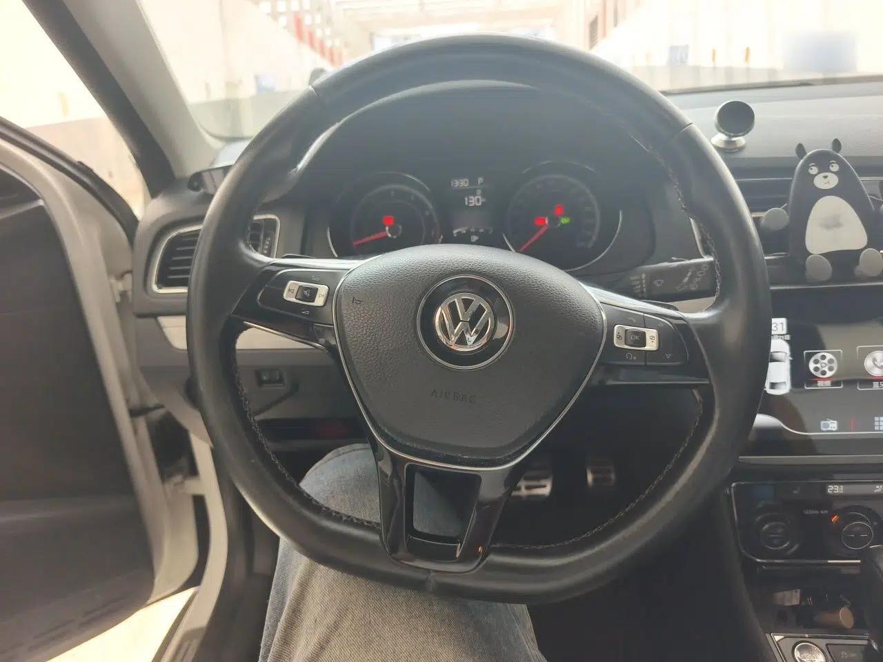 Volkswagen Cross Lavida 2016 1.6L Automatic Luxury Edition — миниатюра 10