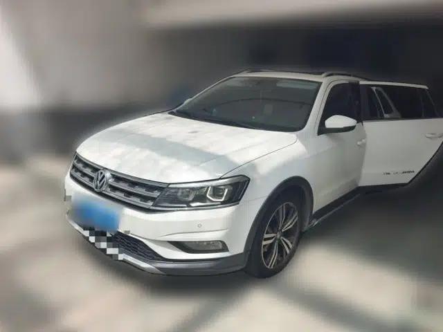 Volkswagen Cross Lavida 2016 1.6L Automatic Luxury Edition