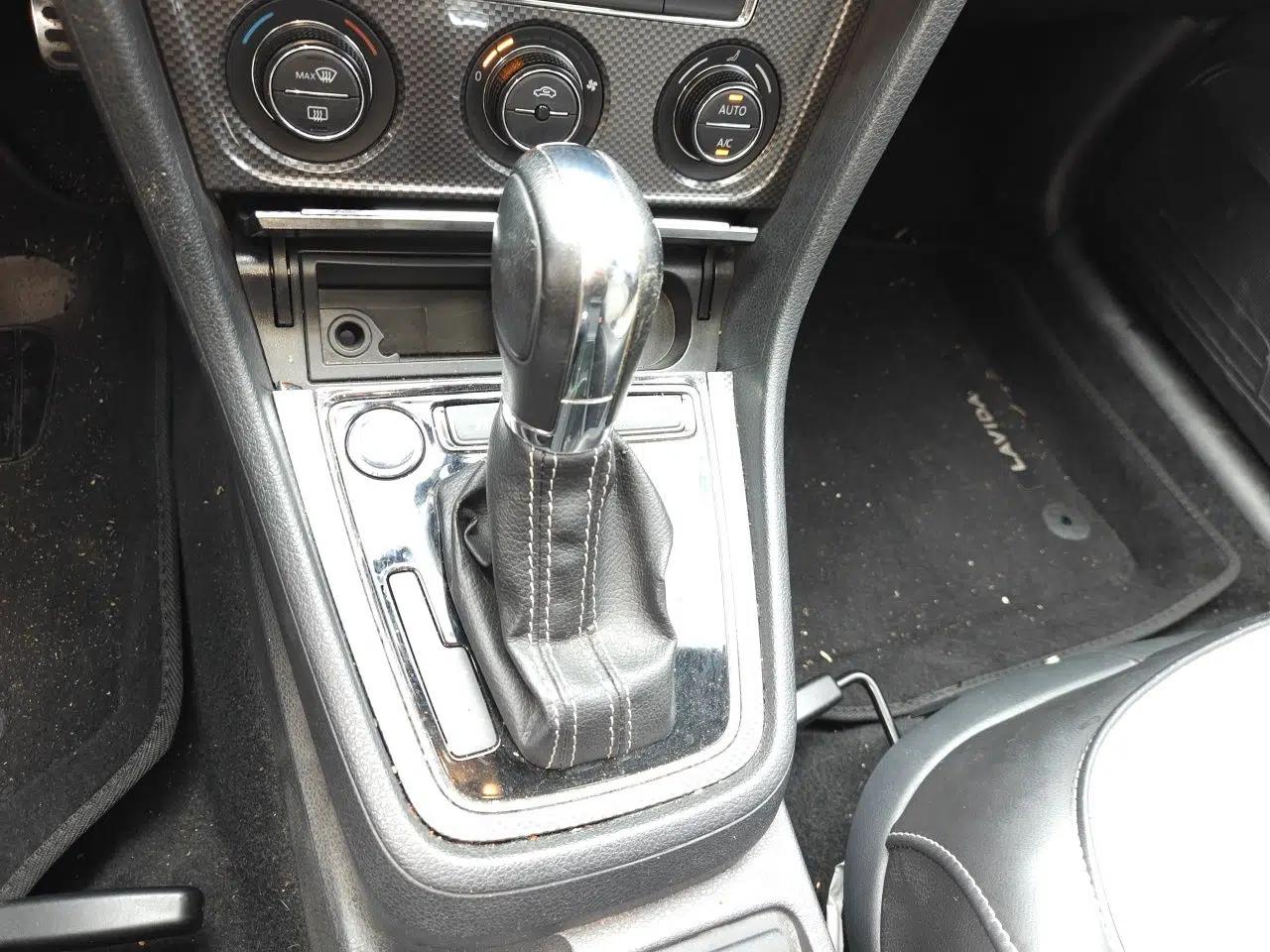 Volkswagen Cross Lavida 2014 1.6L Automatic — миниатюра 14