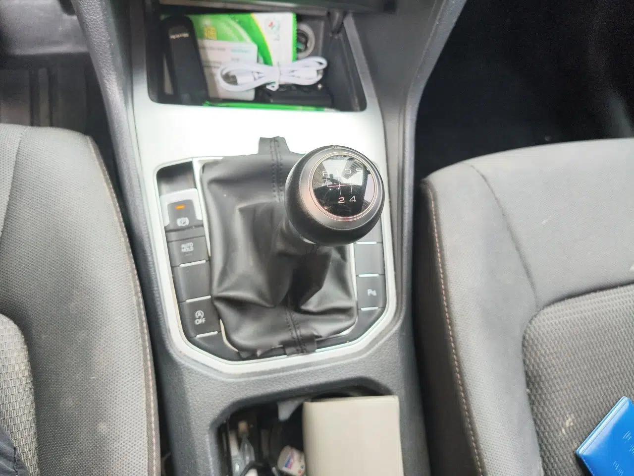 Volkswagen Golf Sportsvan 2016 230TSI Manual Entry-Level Trim — миниатюра 14