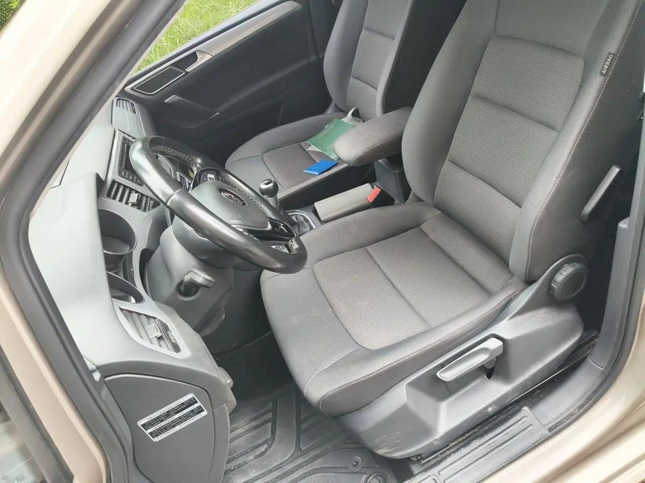 Volkswagen Golf Sportsvan 2016 230TSI Manual Entry-Level Trim — миниатюра 15