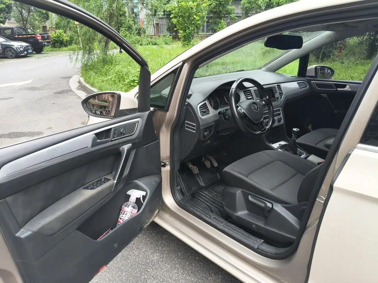 Volkswagen Golf Sportsvan 2016 230TSI Manual Entry-Level Trim — миниатюра 16