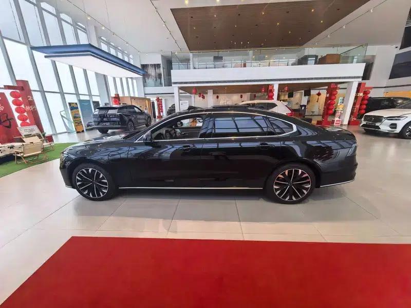 2026 Volvo S90 PHEV T8 AWD Long Range Smart Luxury Edition — миниатюра 4