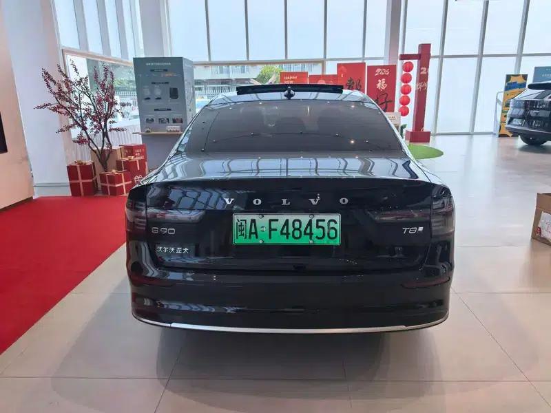 2026 Volvo S90 PHEV T8 AWD Long Range Smart Luxury Edition — миниатюра 6
