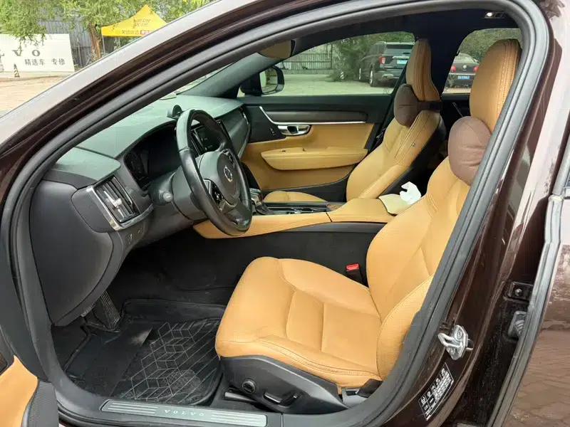 2017 Volvo V90 Cross Country T5 AWD Smart Edition — миниатюра 11