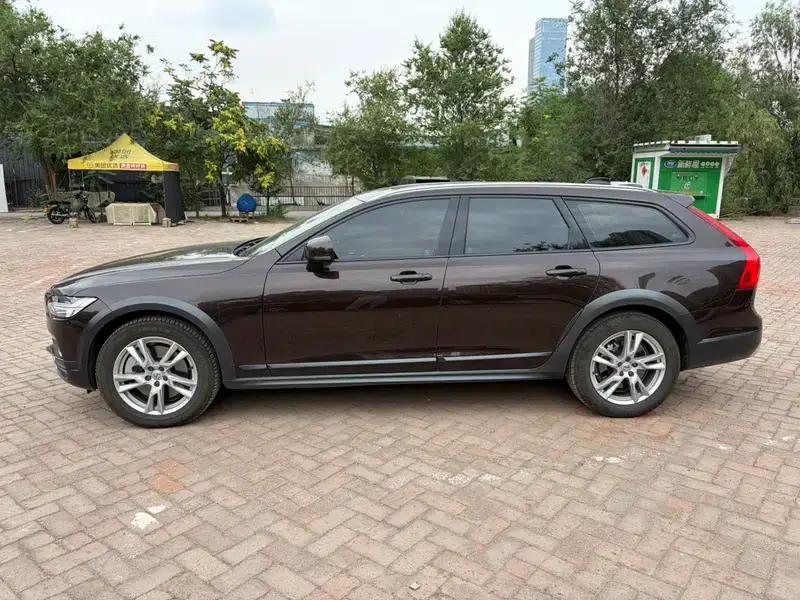 2017 Volvo V90 Cross Country T5 AWD Smart Edition — миниатюра 3