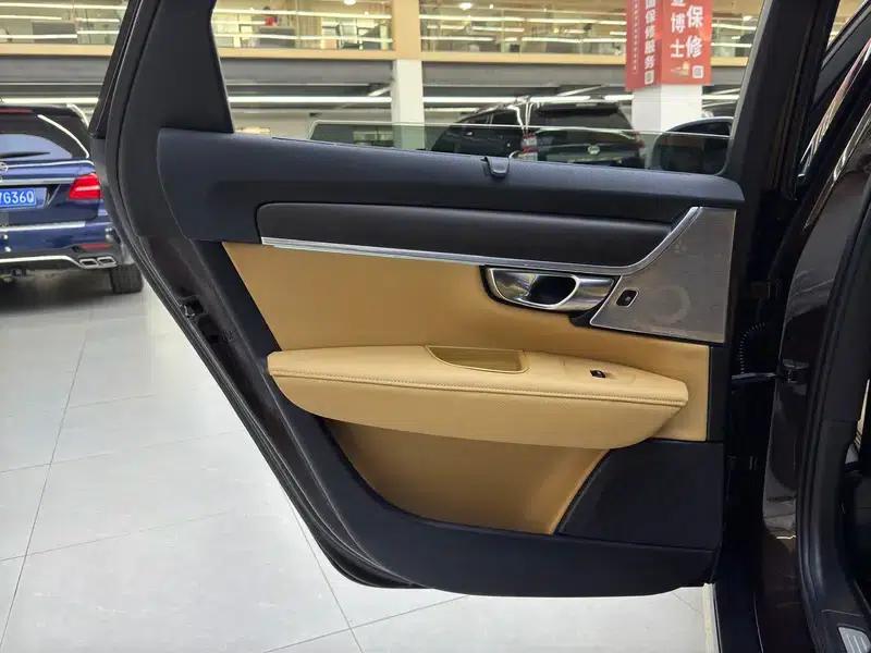 2017 Volvo V90 Cross Country T5 AWD Smart Edition — миниатюра 6
