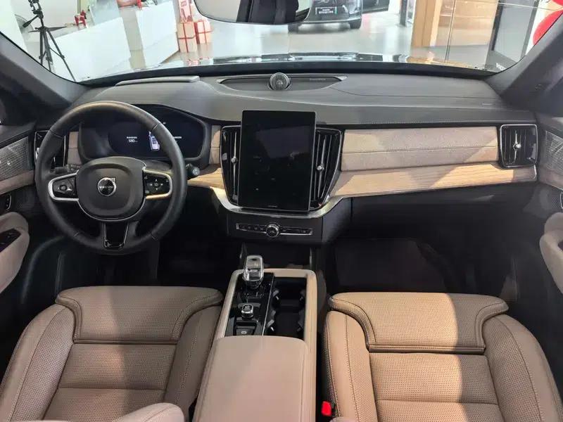 Volvo XC90 PHEV 2025 E-Drive Hybrid T8 Long Range Premium Luxury Edition 7-Seater — миниатюра 10