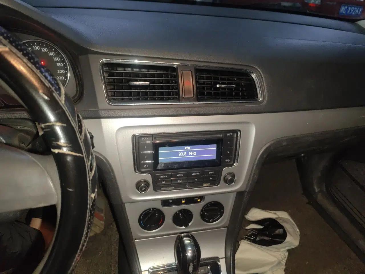Volkswagen Gran Lavida 2013 1.6L Automatic Comfort Model — миниатюра 13