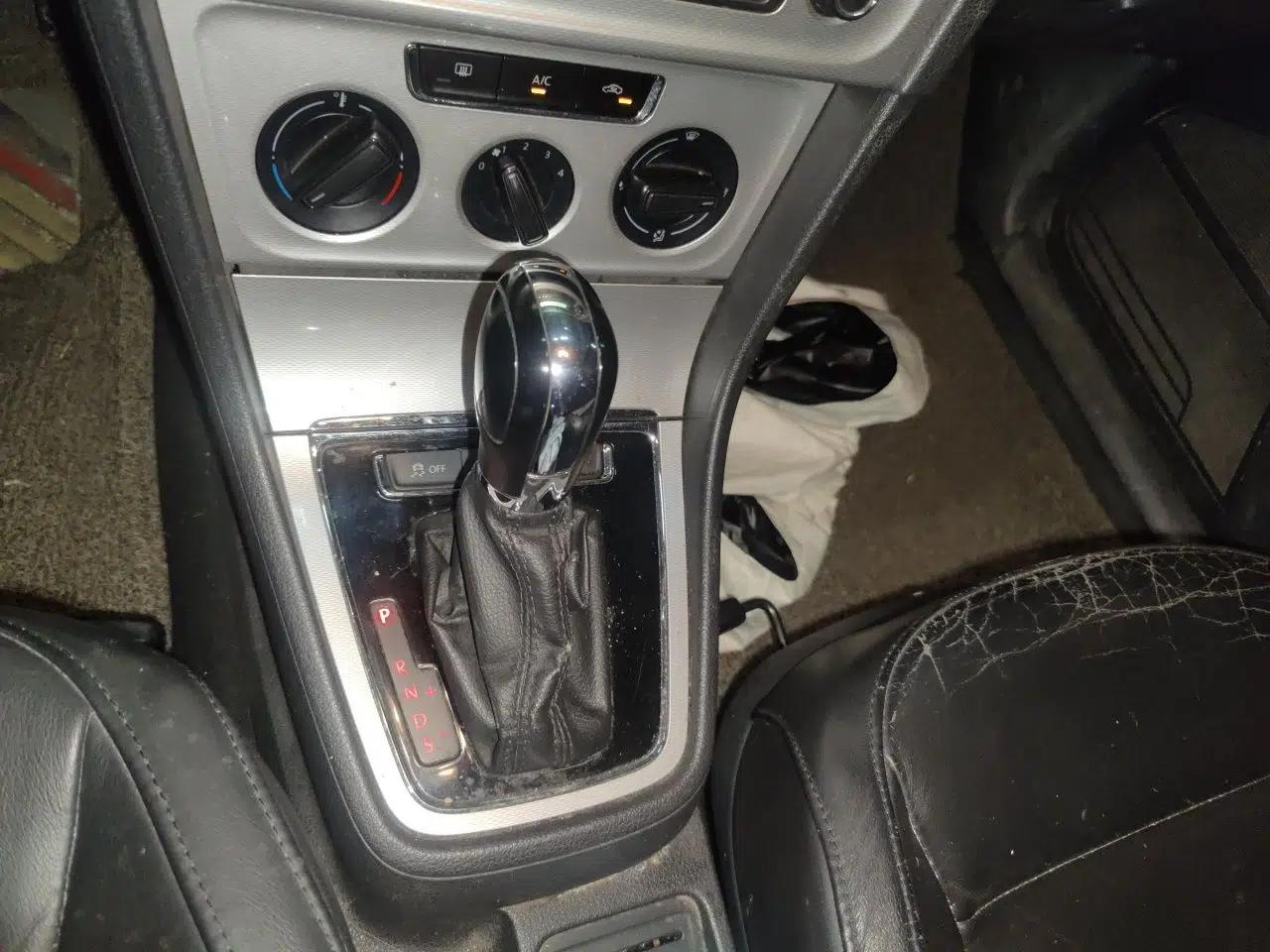Volkswagen Gran Lavida 2013 1.6L Automatic Comfort Model — миниатюра 14