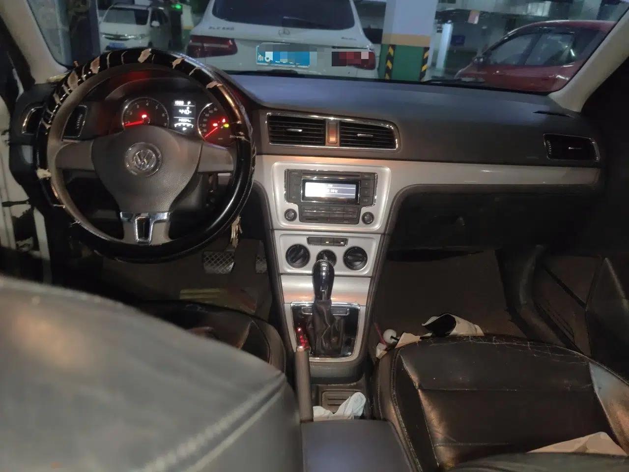Volkswagen Gran Lavida 2013 1.6L Automatic Comfort Model — миниатюра 9