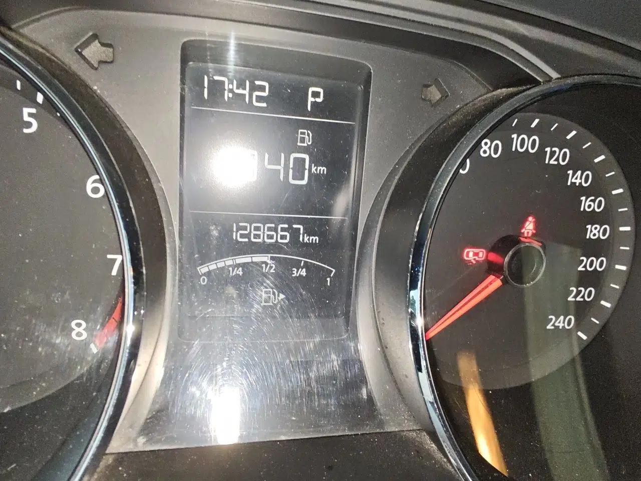 Volkswagen Gran Lavida 2015 1.6L Automatic Comfort Edition — миниатюра 12