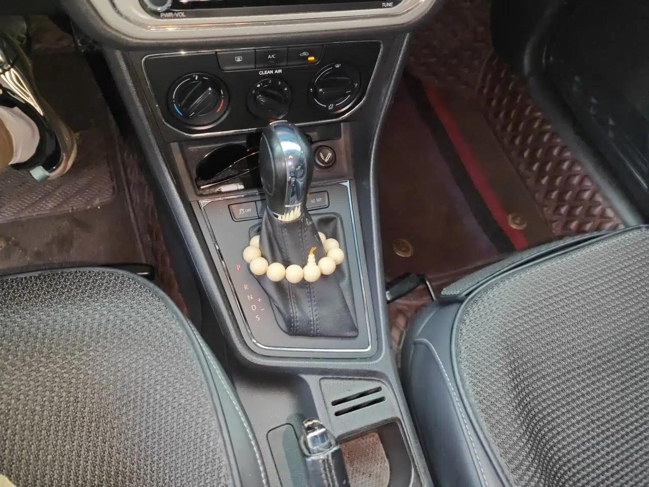 Volkswagen Gran Lavida 2015 1.6L Automatic Comfort Edition — миниатюра 14